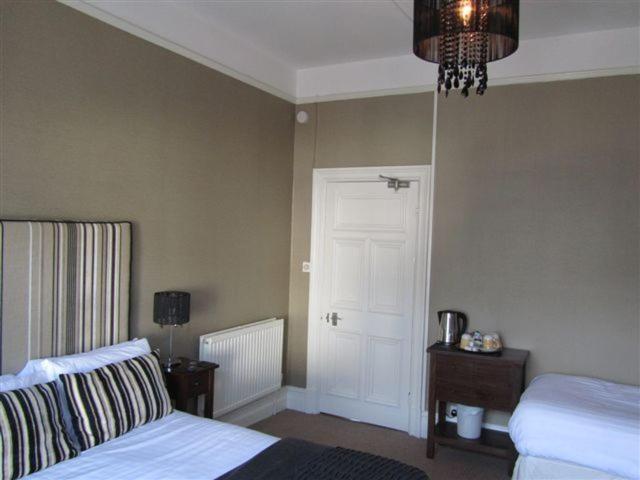 Monties Guest House - Adults Only Bowness-on-Windermere Kamer foto