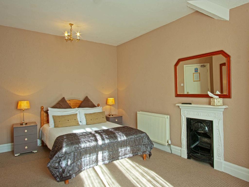 Monties Guest House - Adults Only Bowness-on-Windermere Buitenkant foto