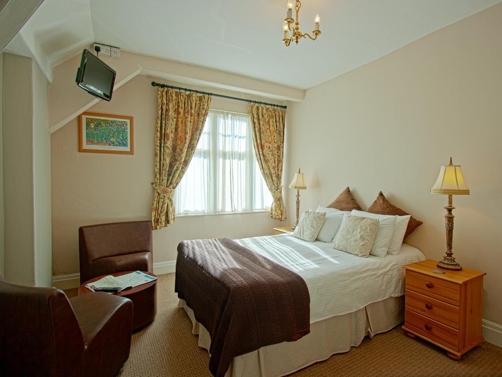 Monties Guest House - Adults Only Bowness-on-Windermere Buitenkant foto